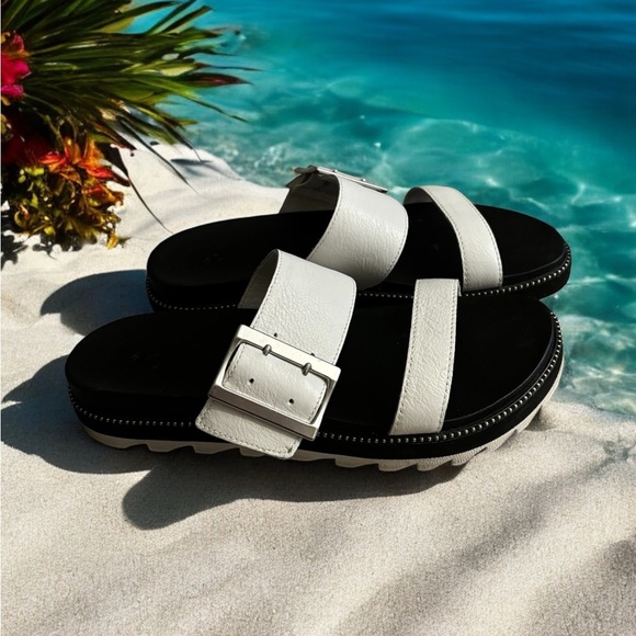 Sorel White Roaming Sport Sandal. Size 8.5. Great Condition. - Picture 3 of 9